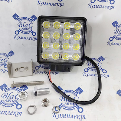Фара светодиодная квадратная 10-30В. 48Вт. 100 х100мм. 16 излучателей (14077)