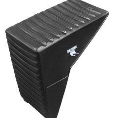 Крышка гнезда АКБ с замком ЕВРО (для двухярусных аккумуляторов) 4308-3703158 (ТК 4308-3703158)