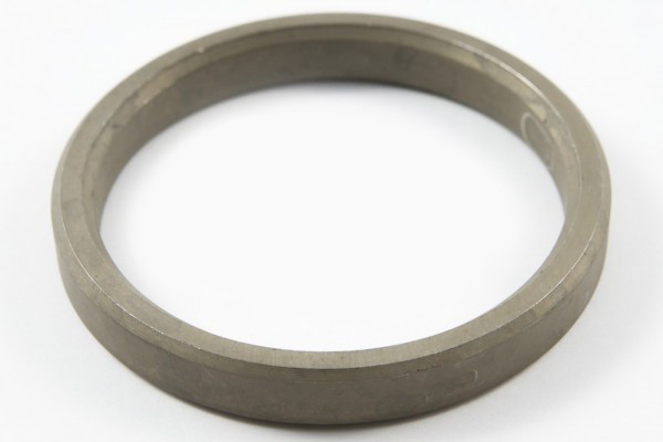 Втулка КАМАЗ распорная поворотного кулака 9,5 мм 6522-2304153