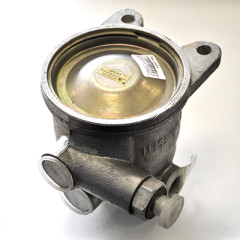 Кран прицепа однопроводный (воздухоpаспpеделитель, 5 отв.) с выходом под глушитель 11-3531010-81