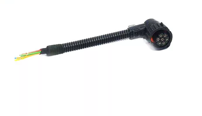 Провод с разъемом АМР 90гр. (20см) ответная часть (ТАС-680081)