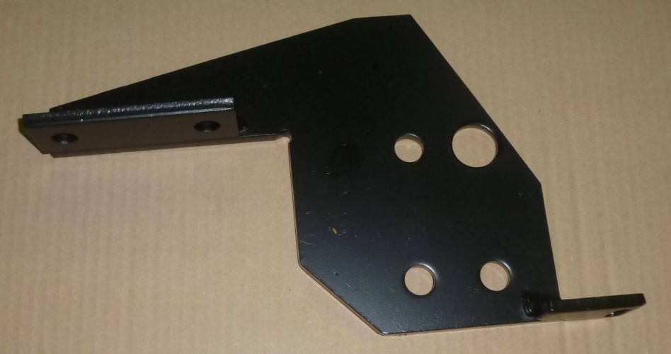 Кронштейн нижней буксирной поперечины правый / ПАО КАМАЗ 65115-2801500