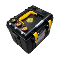 Пусковое устройство автомобильное (12/24В. 6000А.) со встроенным АКБ и гигрометром, цифровая индикация / YF-420000