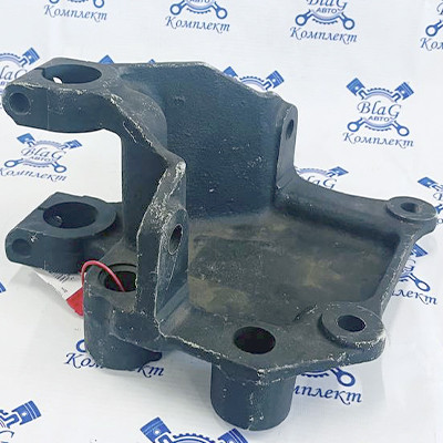 Кронштейн передней рессоры правый / ПАО КАМАЗ 43114-2902444