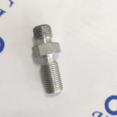 Штуцер - переход М10-М10 голый (на шланг под кабину) 853963