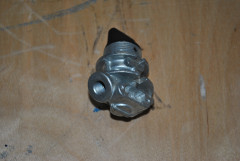 Клапан 3-х ходовой 2-х магистральный пневматический / КАМАЗ 4630360080 (МАРК)