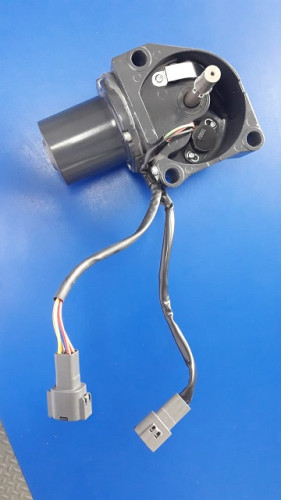 Регулятор оборотов двигателя HITACHI (мотор управления ДВС) KP56RM2G-027